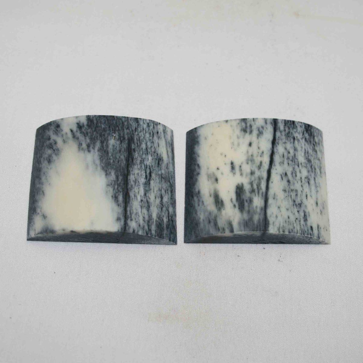 NB101NA108 Giraffe Bone Scales Size: 1.91" x 2.13" x 0.42"inch