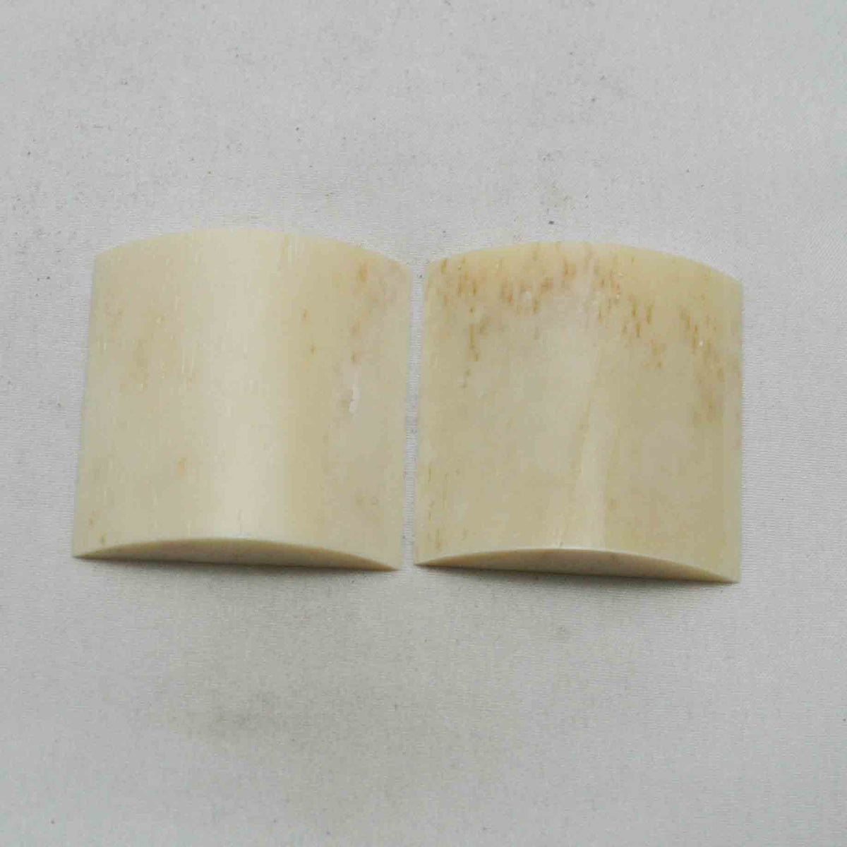 NB101NA119 Giraffe Bone Scales Size: 1.66" x 1.58" x 0.31"inch