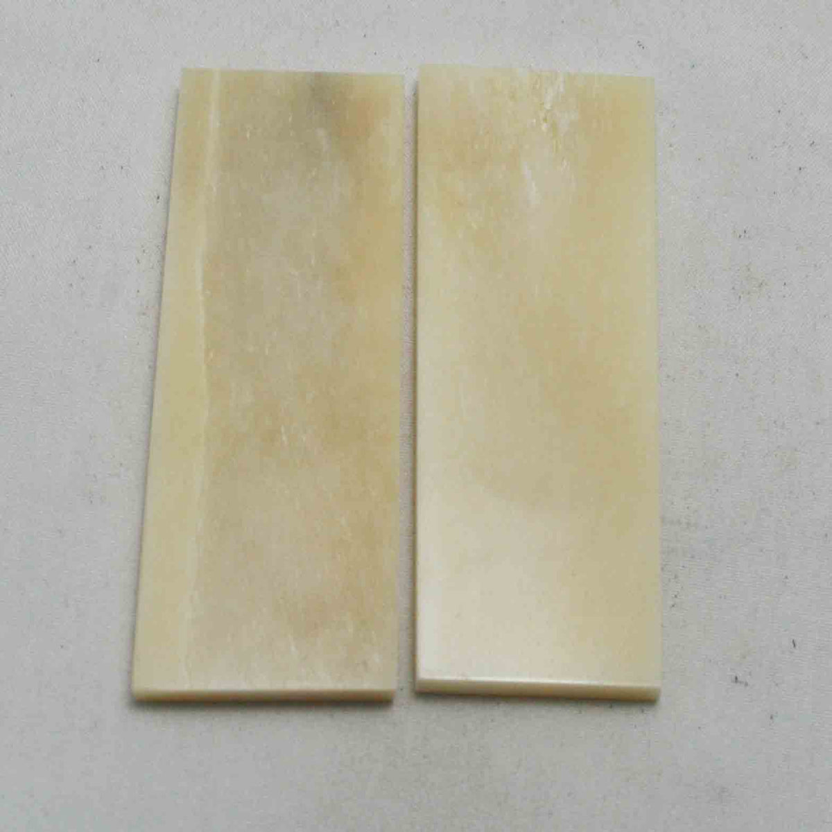 NB101NA124 Giraffe Bone Scales Size: 2.99" x 1.06" x 0.18"inch