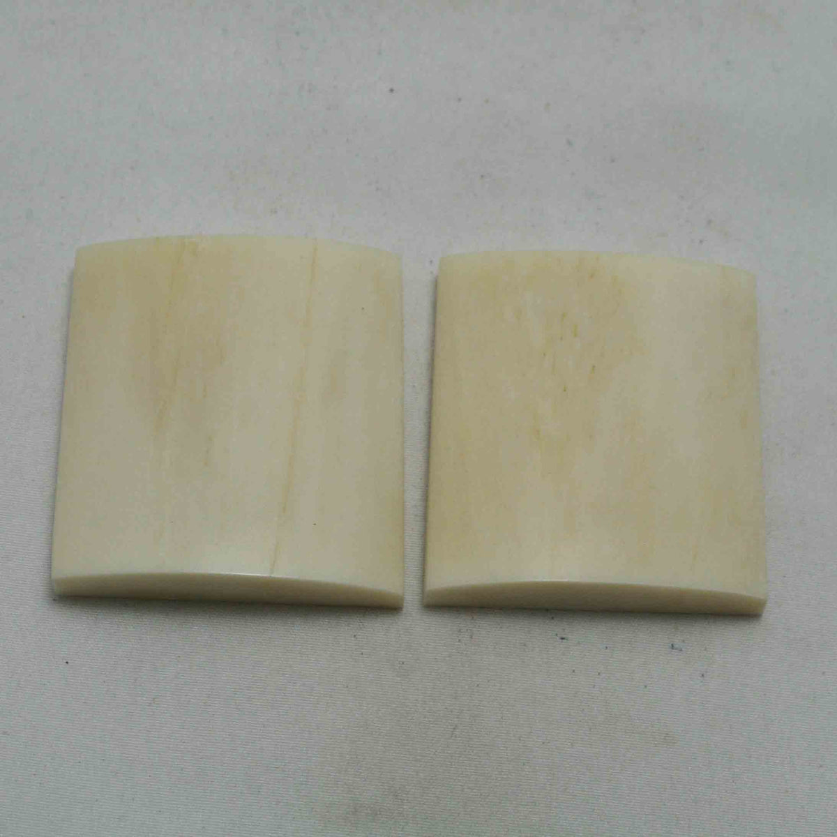 NB101NA54 Giraffe Bone Scales Size: 2.02" x 1.82" x 0.40"inch