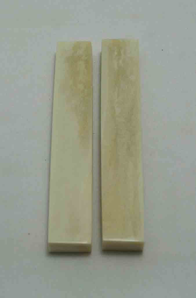 NB102LT32  Giraffe Bone Scales