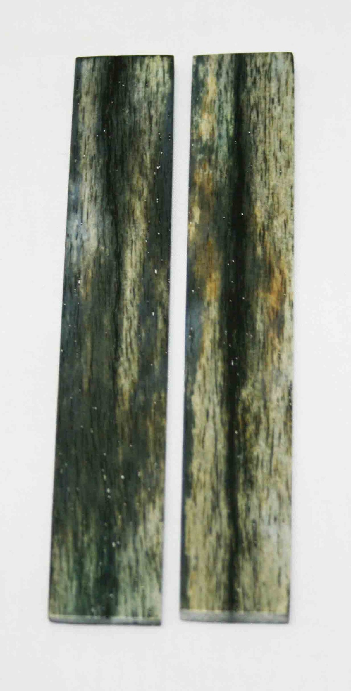 NB102L35  Giraffe Bone Scales