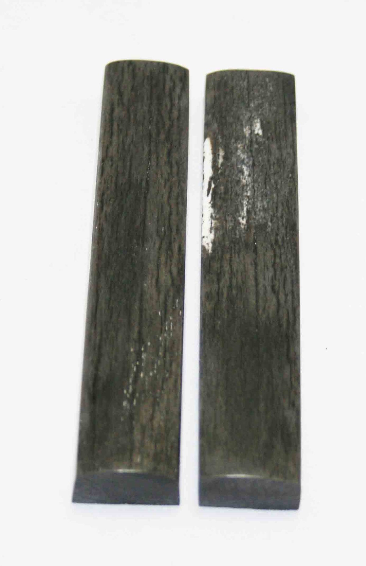 NB102MJ66  Giraffe Bone Scales