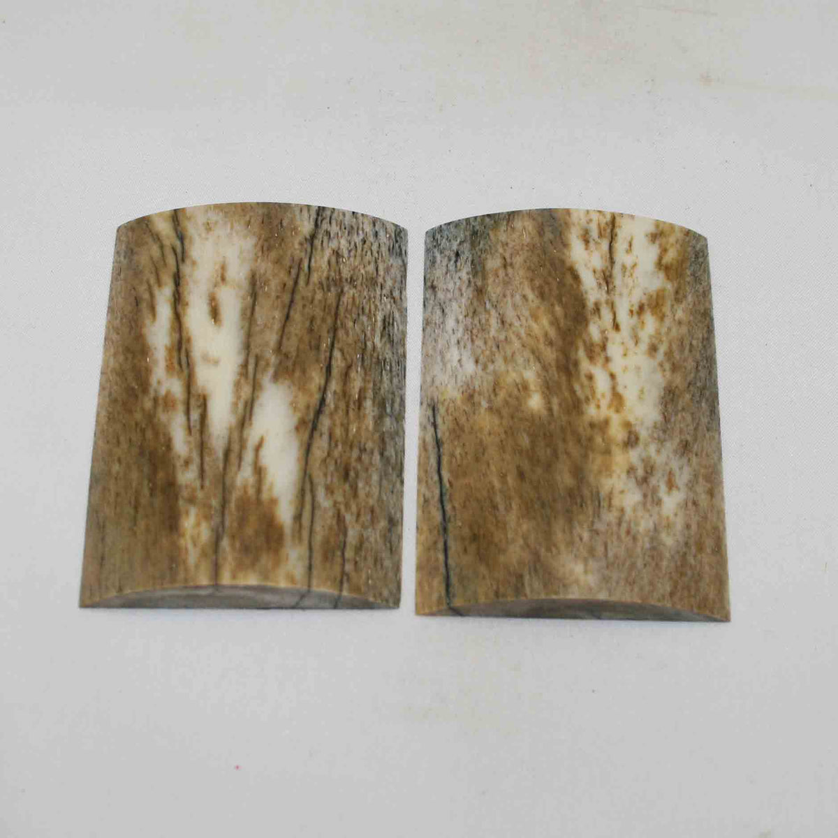 NB102NA140 Giraffe Bone Scales Size: 3.19" x 2.15" x 0.35" inch)