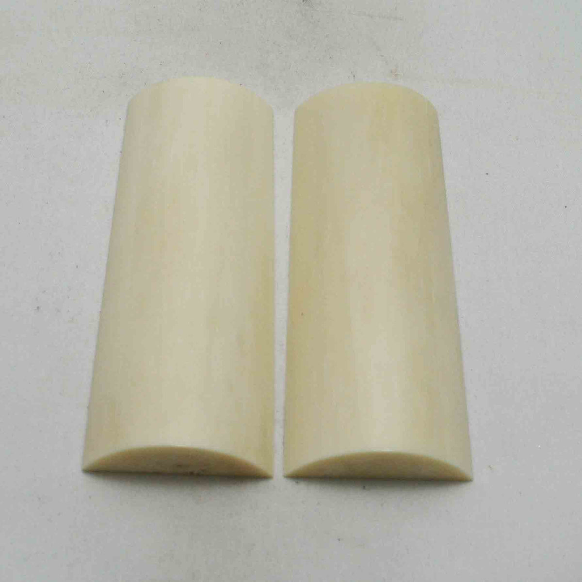NB102NA168 Giraffe Bone Scales Size: 4.04" x 1.60" x 0.54" inch
