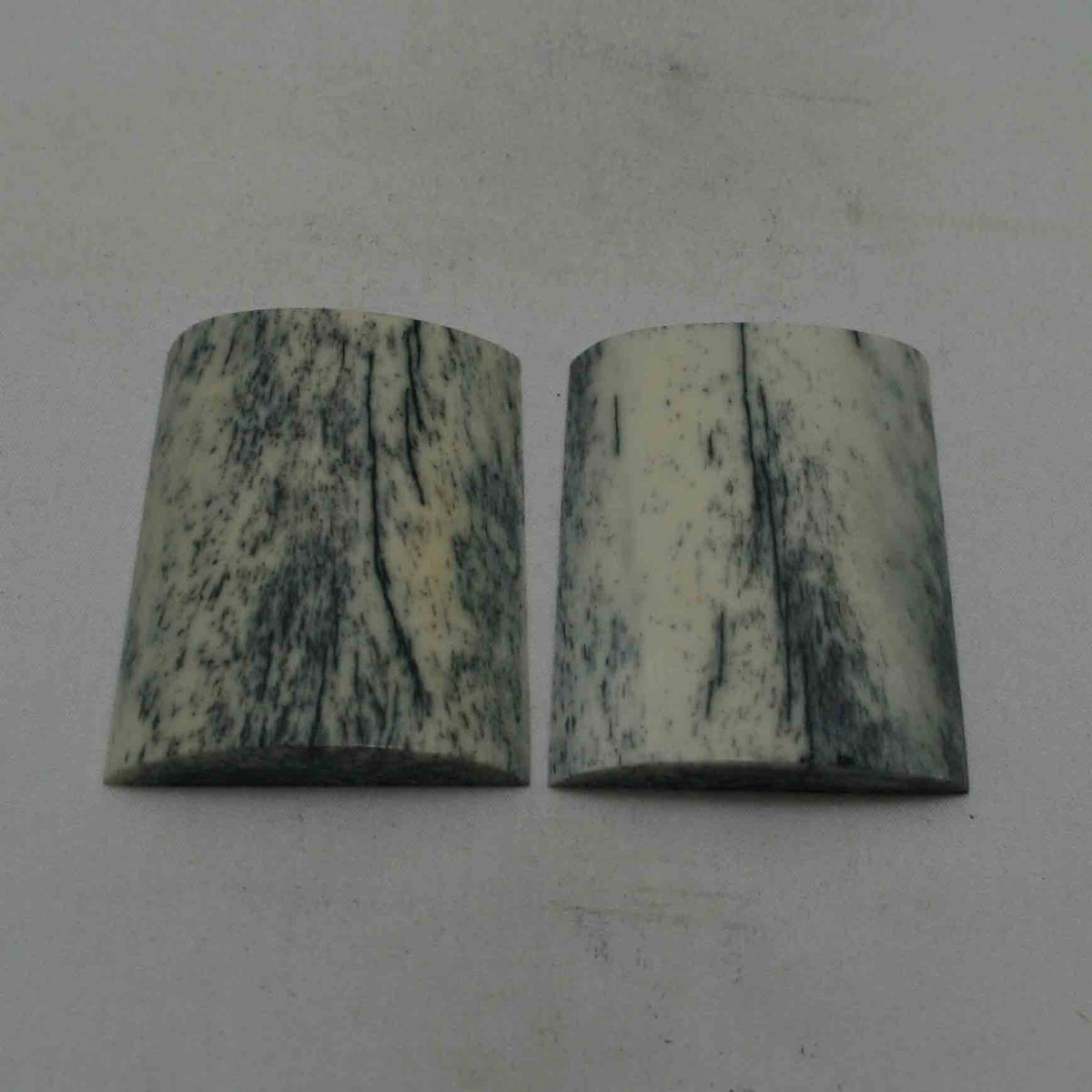 NB102NA183 Giraffe Bone Scales Size: 2.41" x 1.86" x 0.36" inch