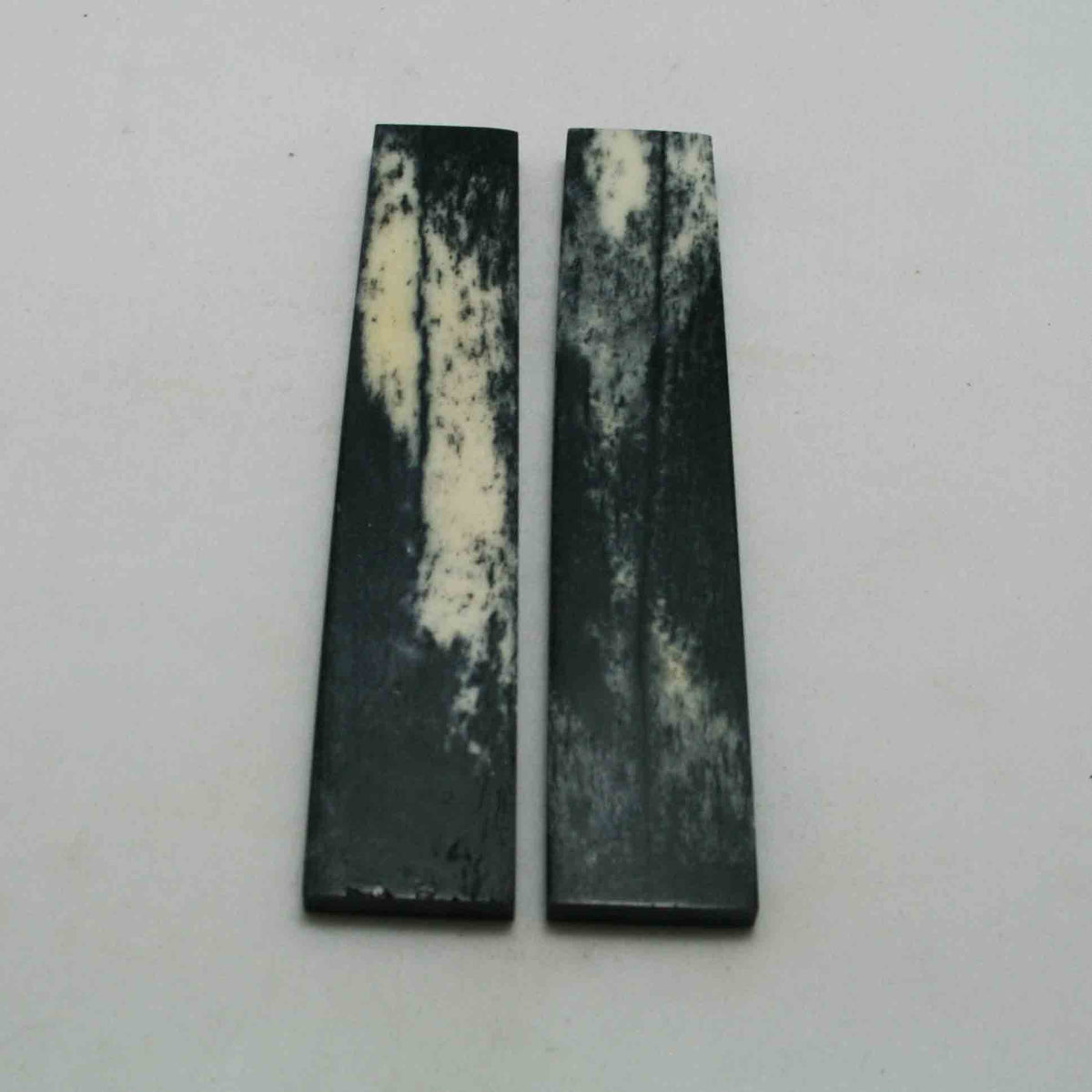 NB103GS81 Giraffe Bone Scales