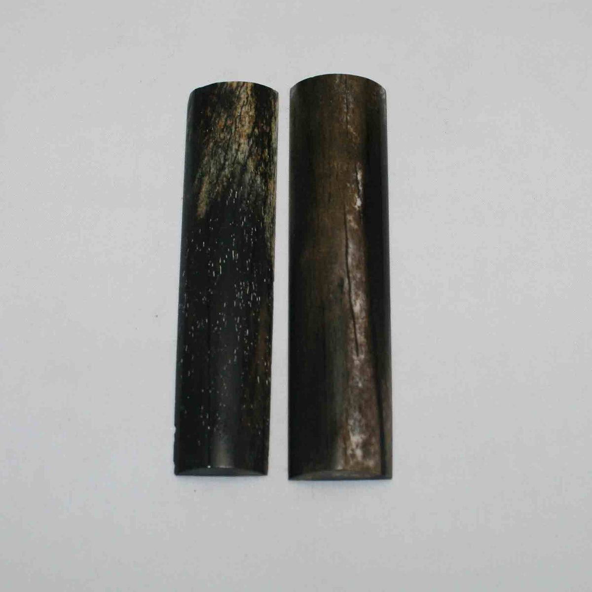 NB103JS70 Giraffe Bone Scales