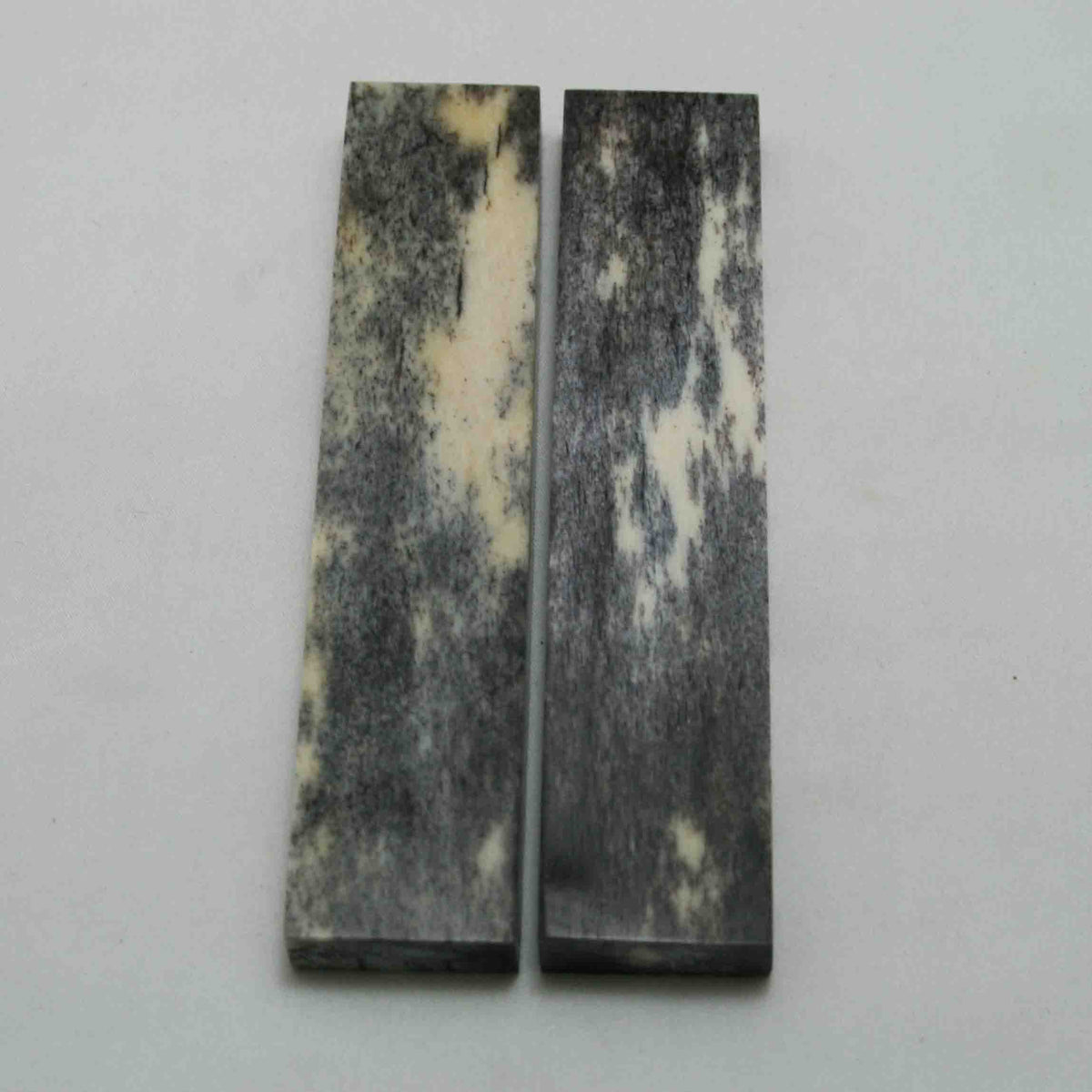 NB103MAN19 Giraffe Bone Scales