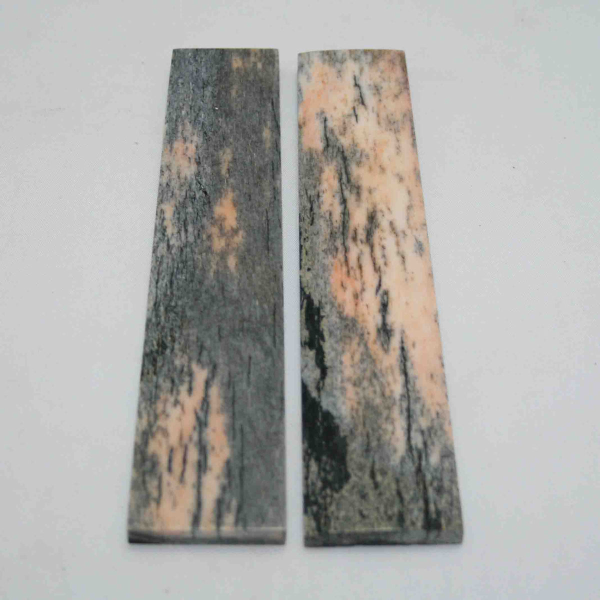 NB103MAN205 Giraffe Bone Scales