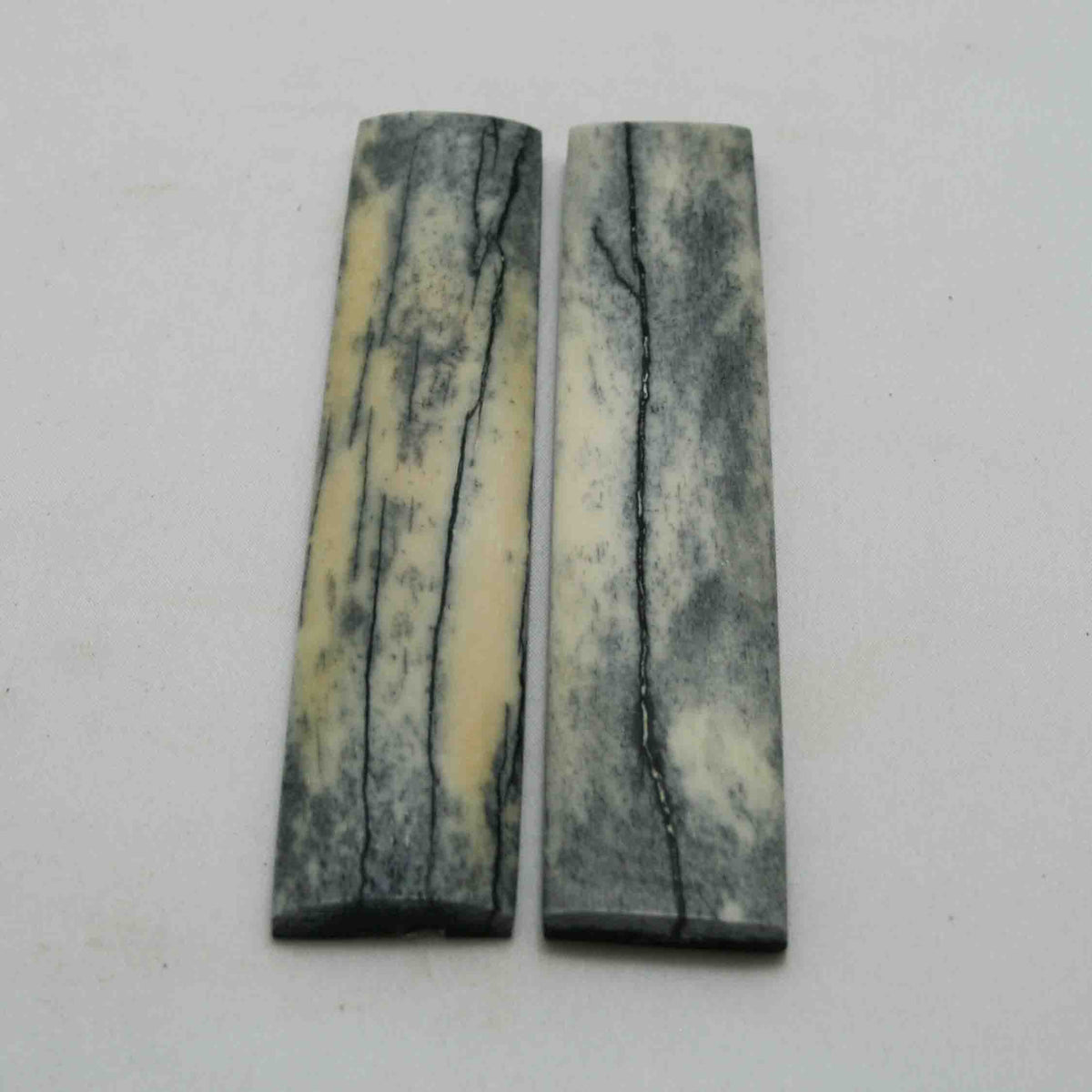 NB103MAN214 Giraffe Bone Scales