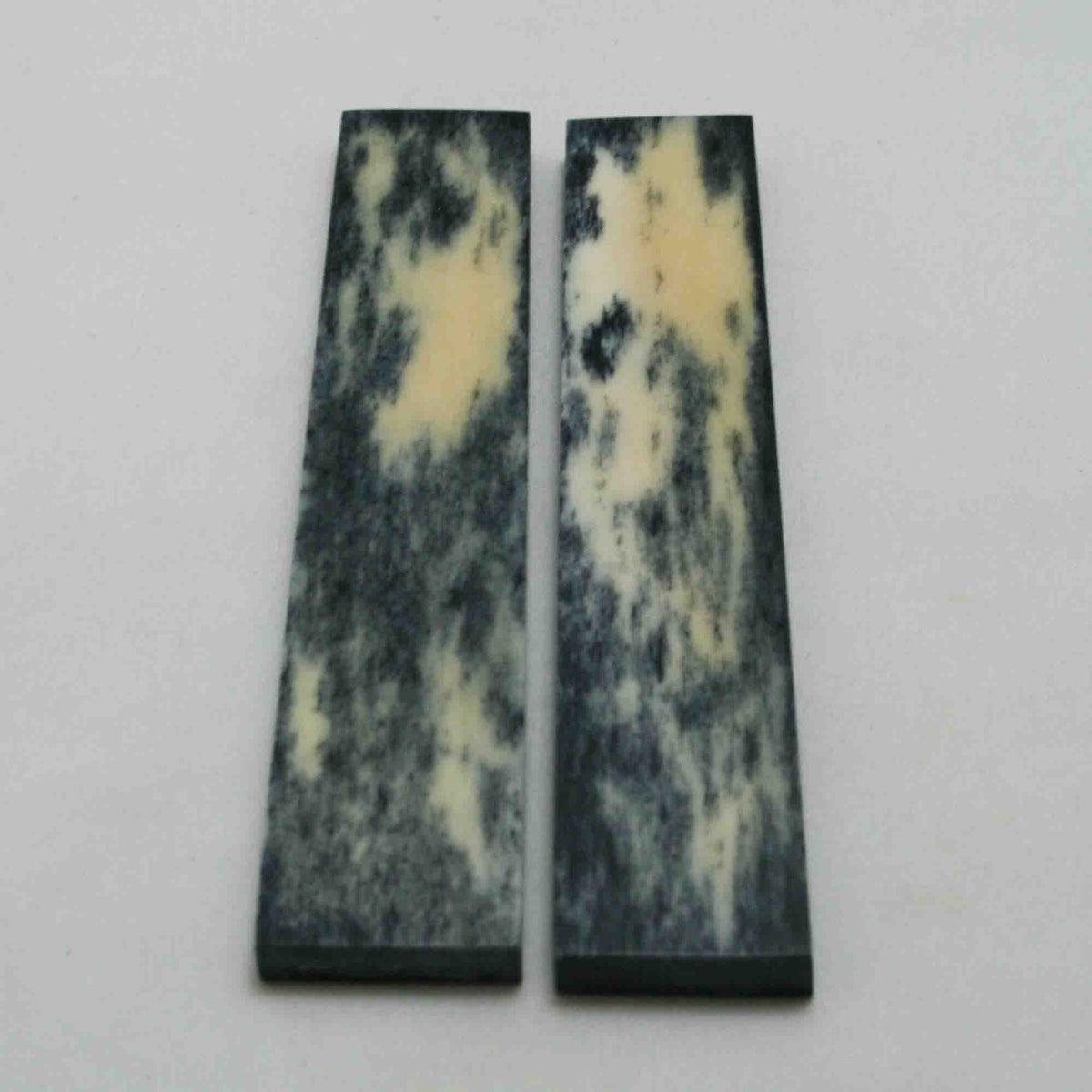 NB103MAN22 Giraffe Bone Scales