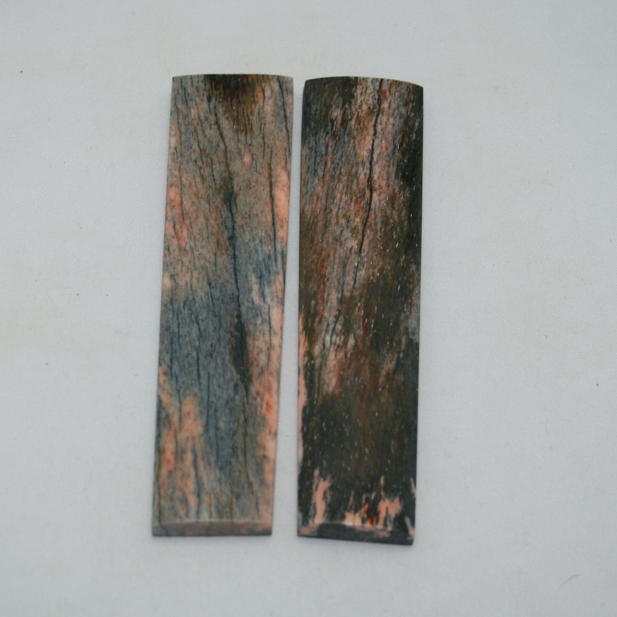 NB103NAM104 Giraffe Bone Scales