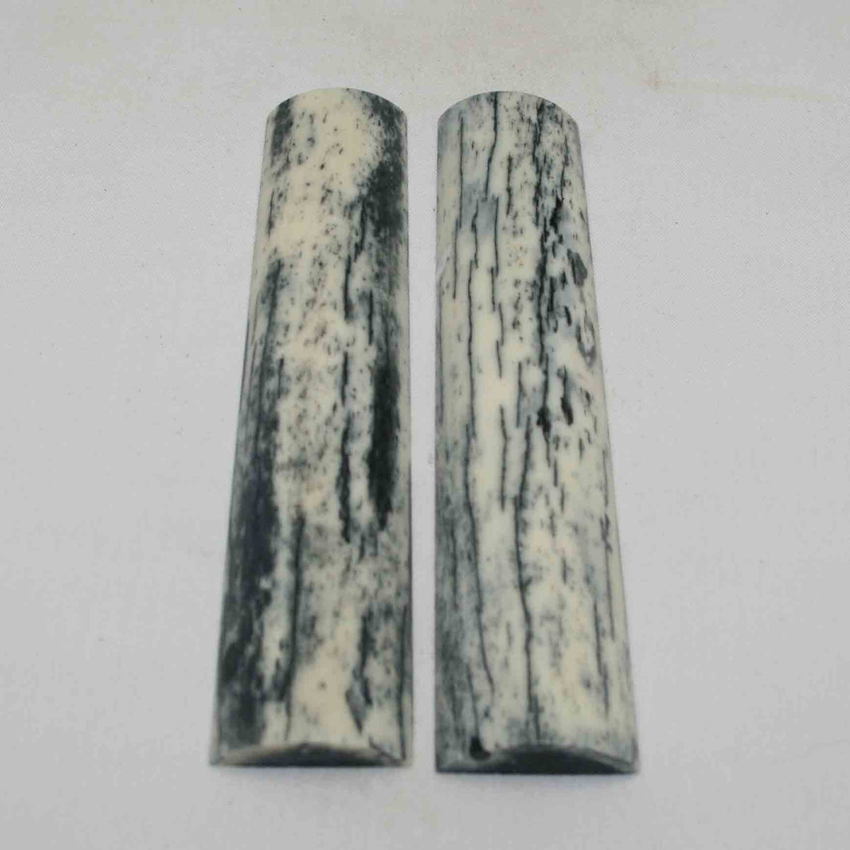 NB103NA115 Giraffe Bone Scales Size: 4.92" x 1.09" x 0.34" inch