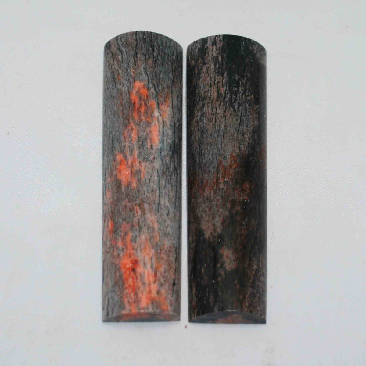 NB104GS105 Giraffe Bone Scales