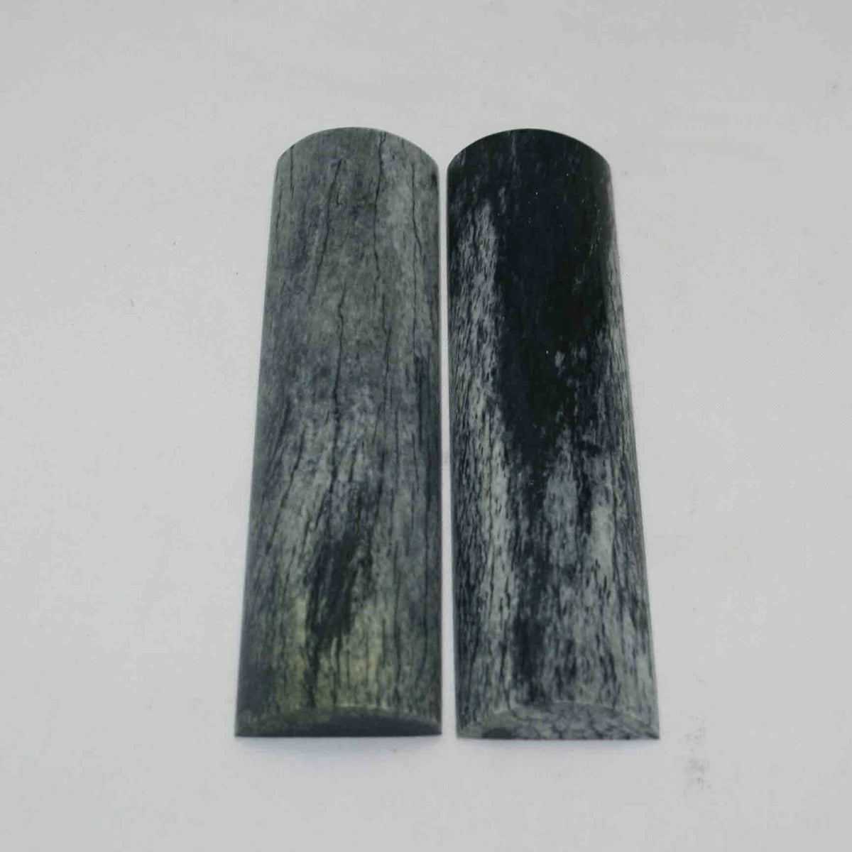 NB104GS109 Giraffe Bone Scales