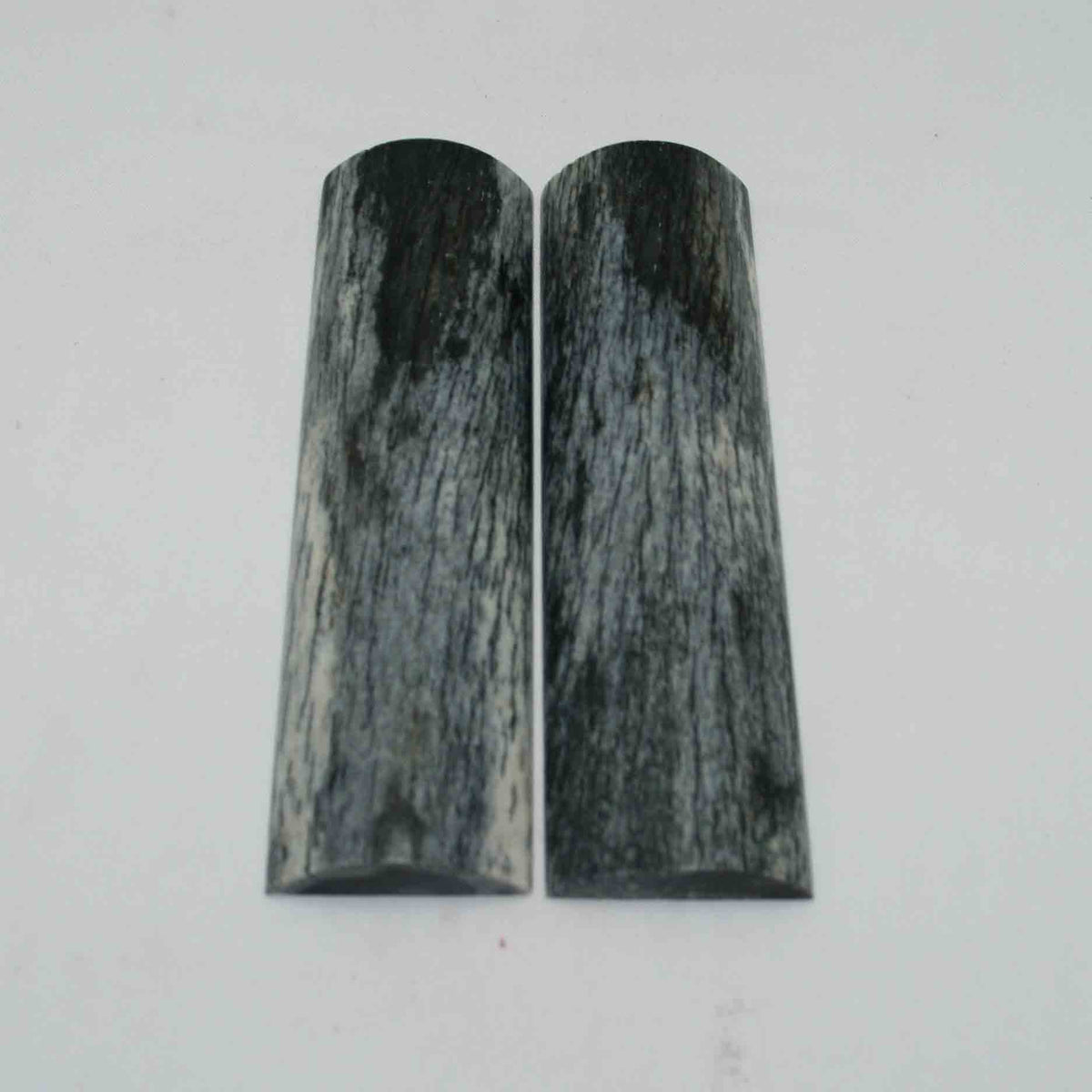 NB104GS110 Giraffe Bone Scales