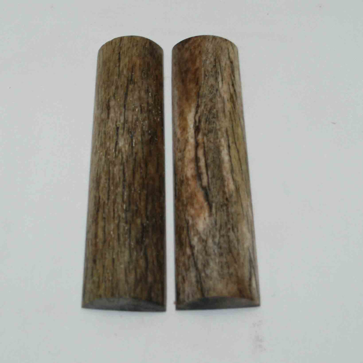 NB104GS116 Giraffe Bone Scales