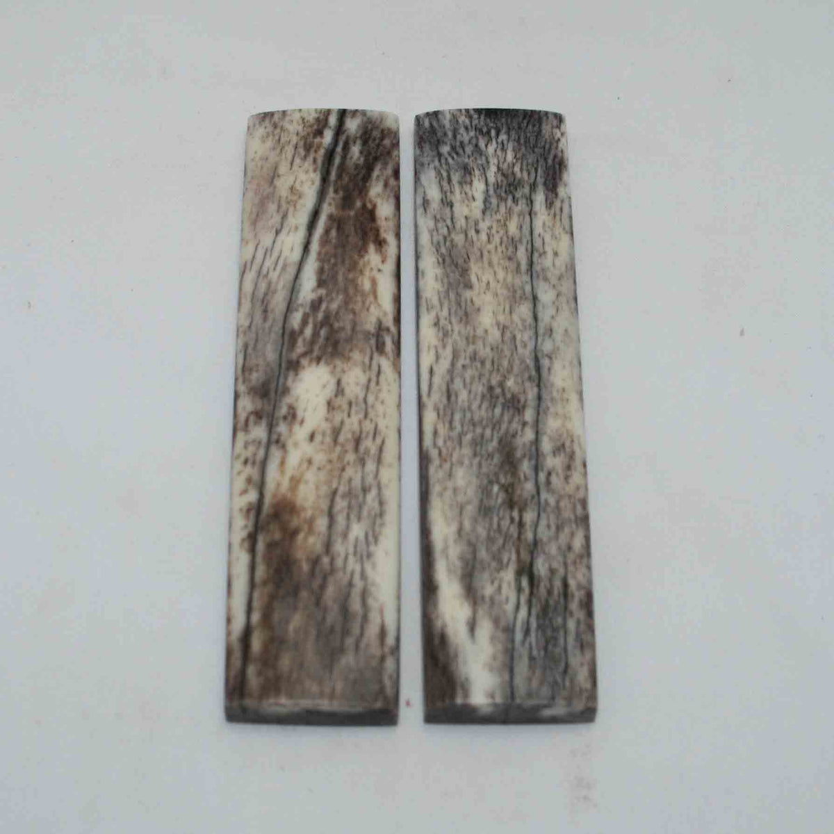 NB104GS118 Giraffe Bone Scales