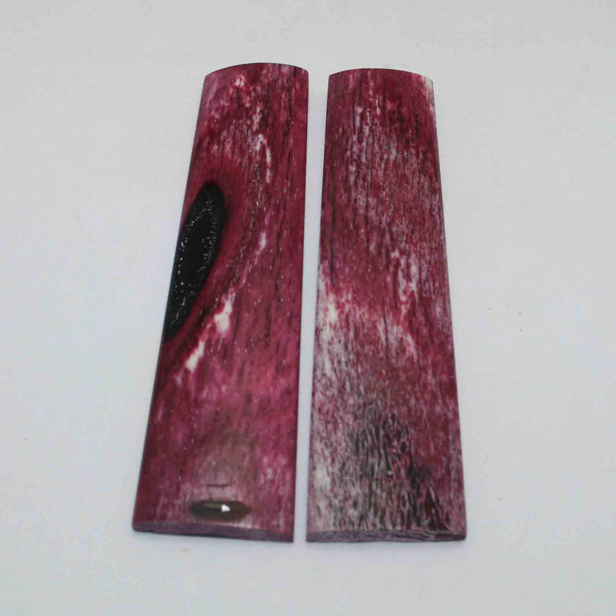 NB104GS204 Giraffe Bone Scales