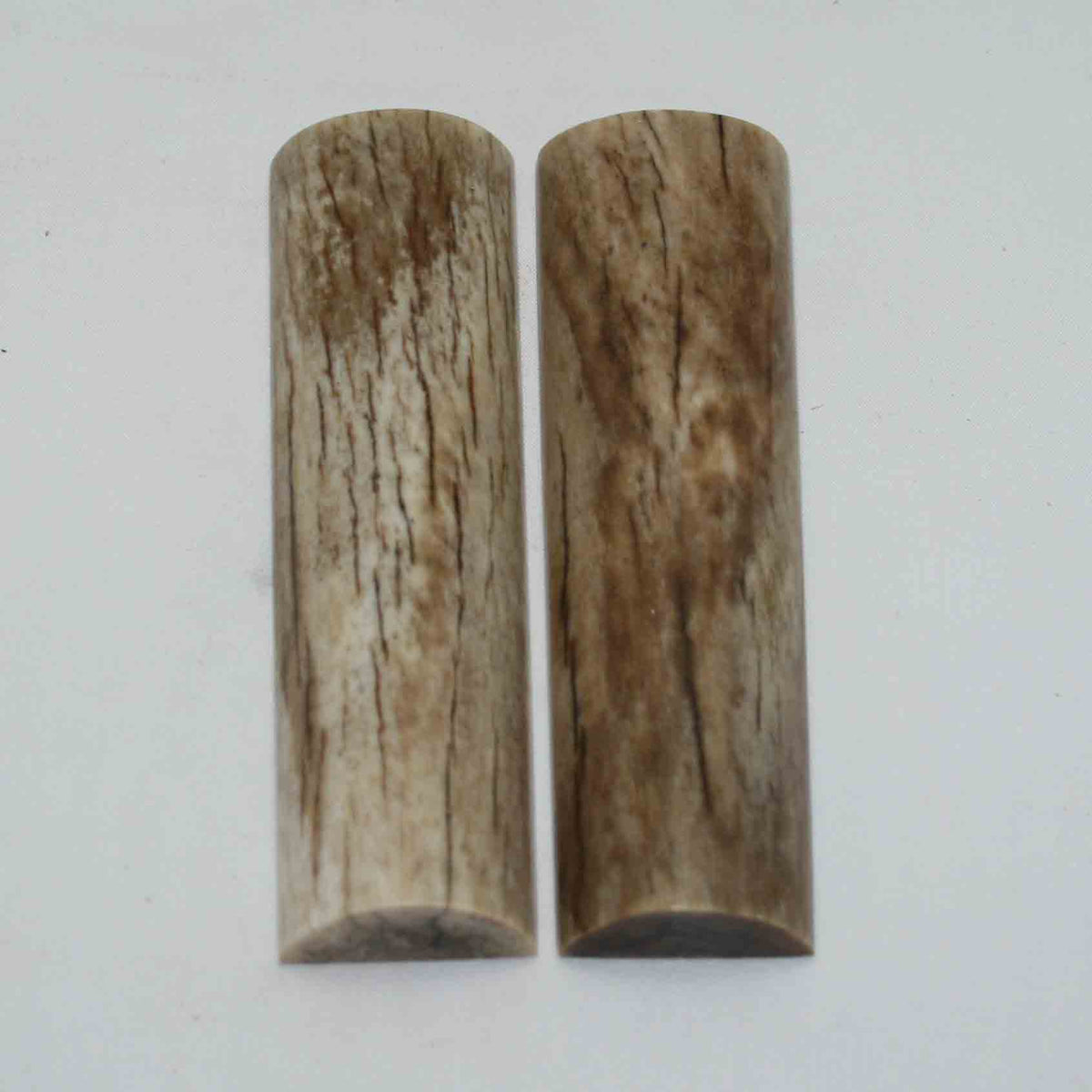 NB104GS25 Giraffe Bone Scales