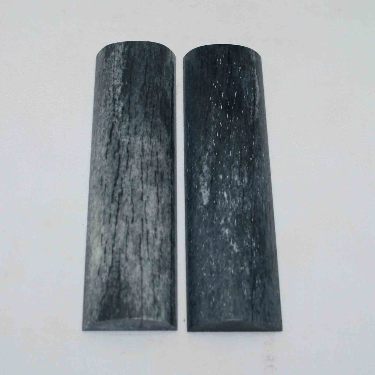 NB104GS61 Giraffe Bone Scales