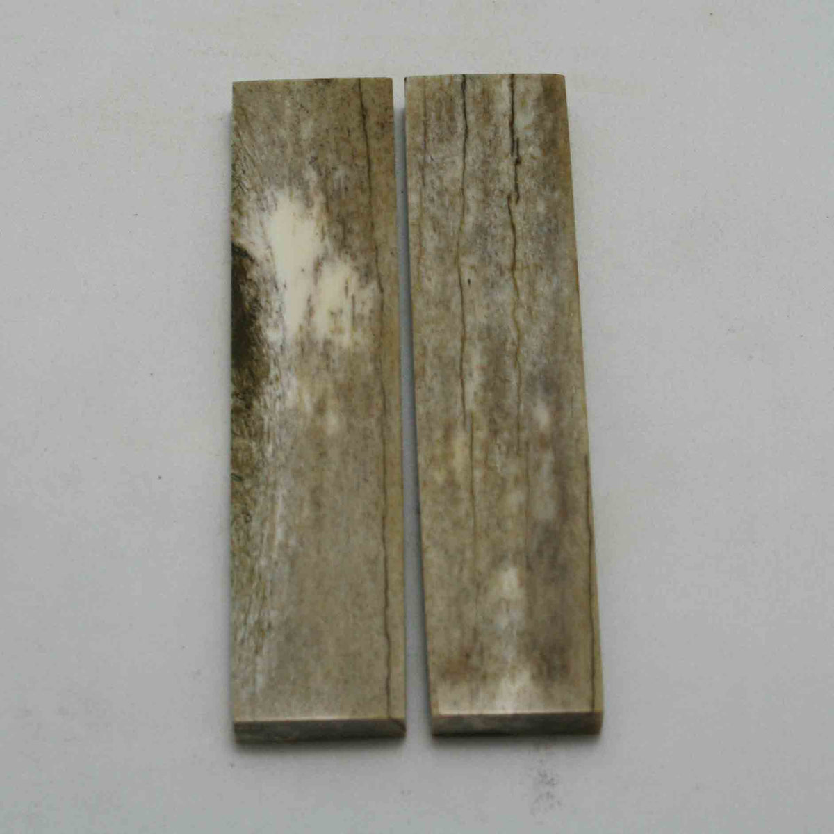 NB104GS62 Giraffe Bone Scales