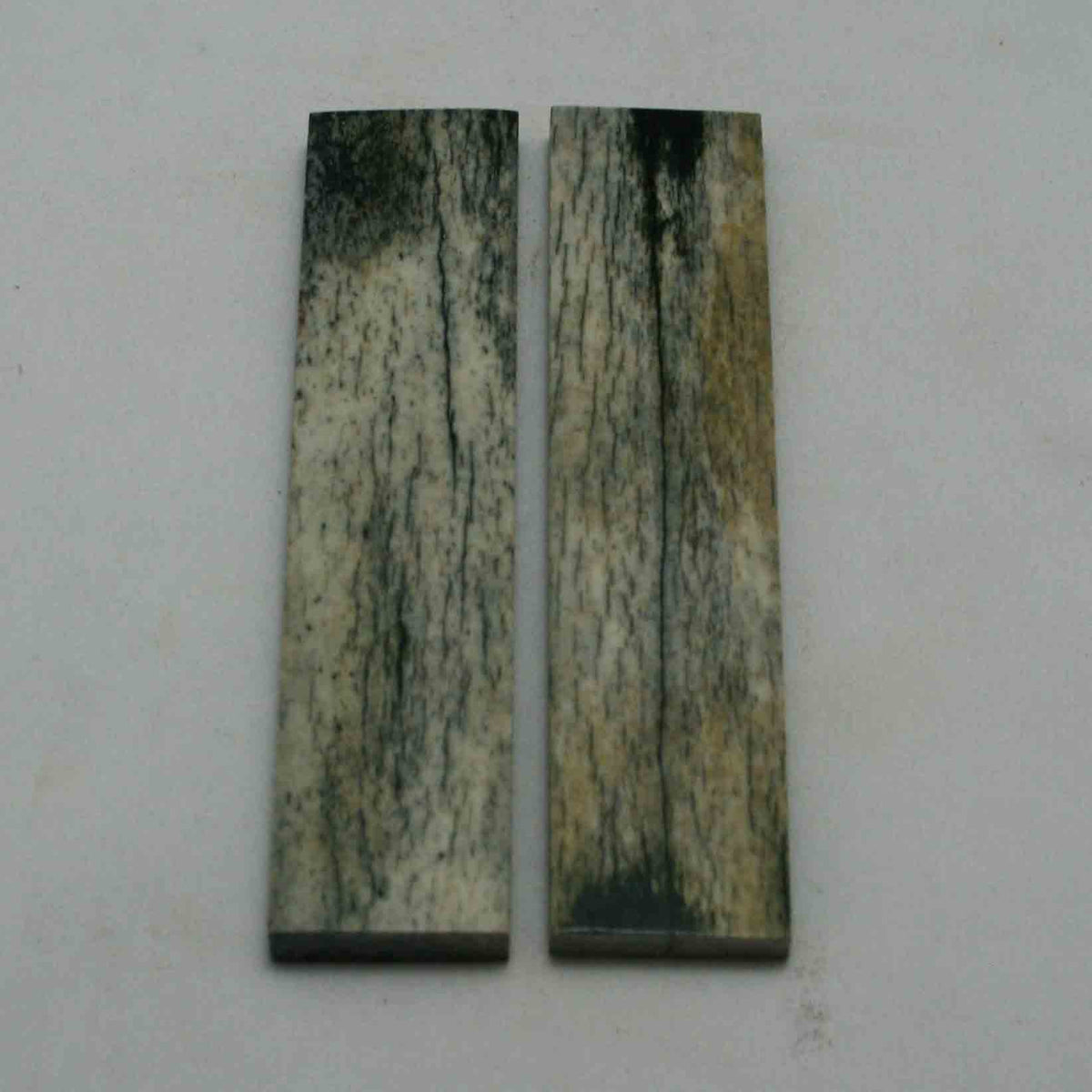 NB104GS76 Giraffe Bone Scales