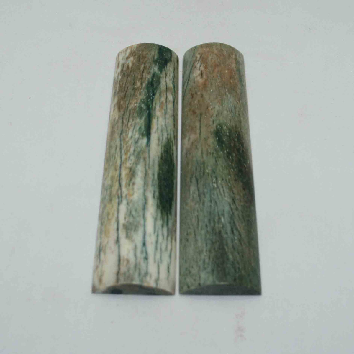 NB104GS99 Giraffe Bone Scales