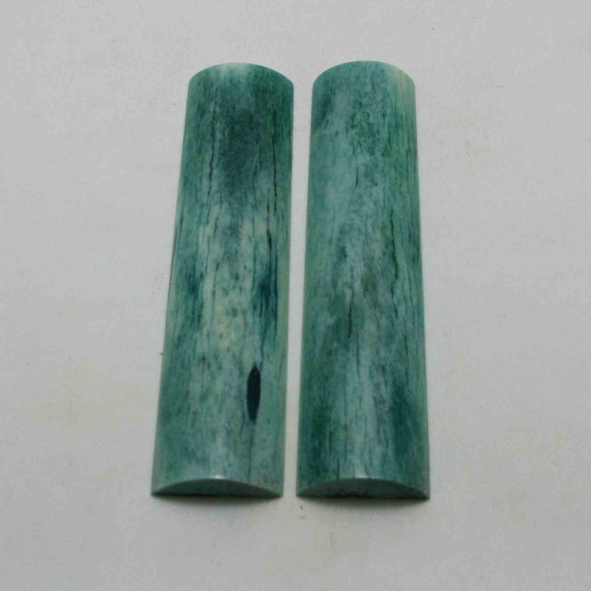 NB104JS1 Giraffe Bone Scales