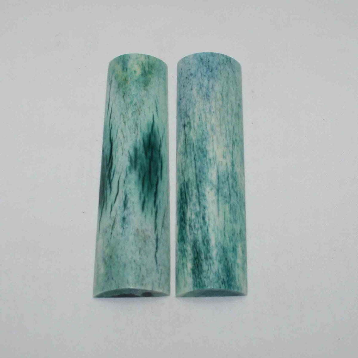 NB104JS30 Giraffe Bone Scales