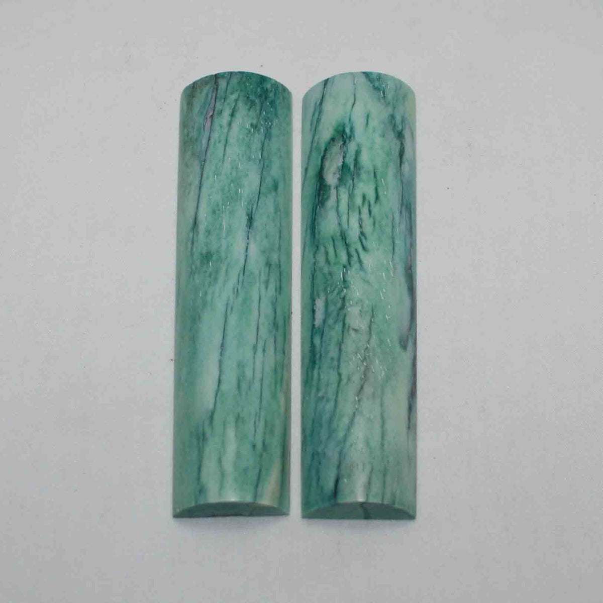 NB104JS39 Giraffe Bone Scales