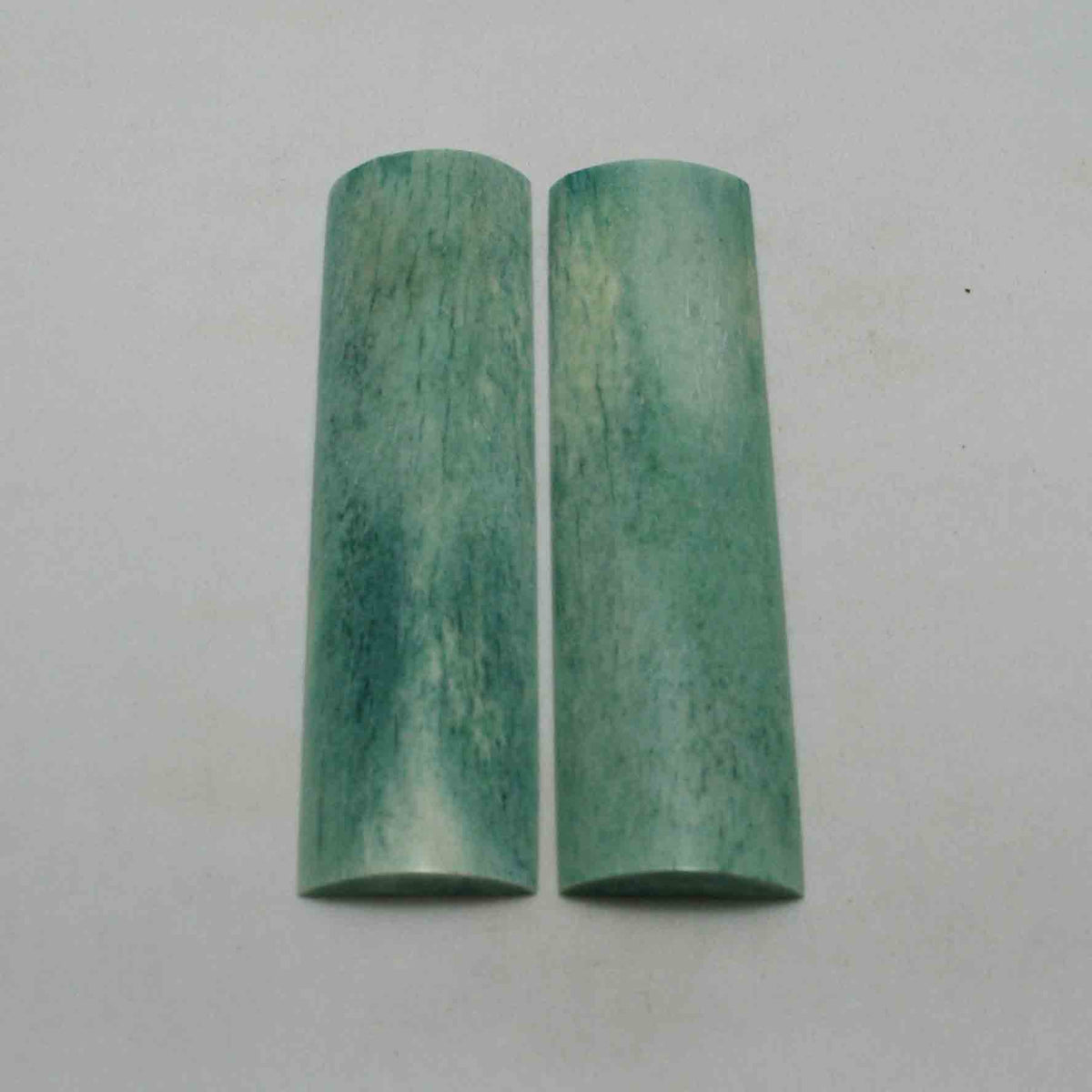 NB104JS76 Giraffe Bone Scales