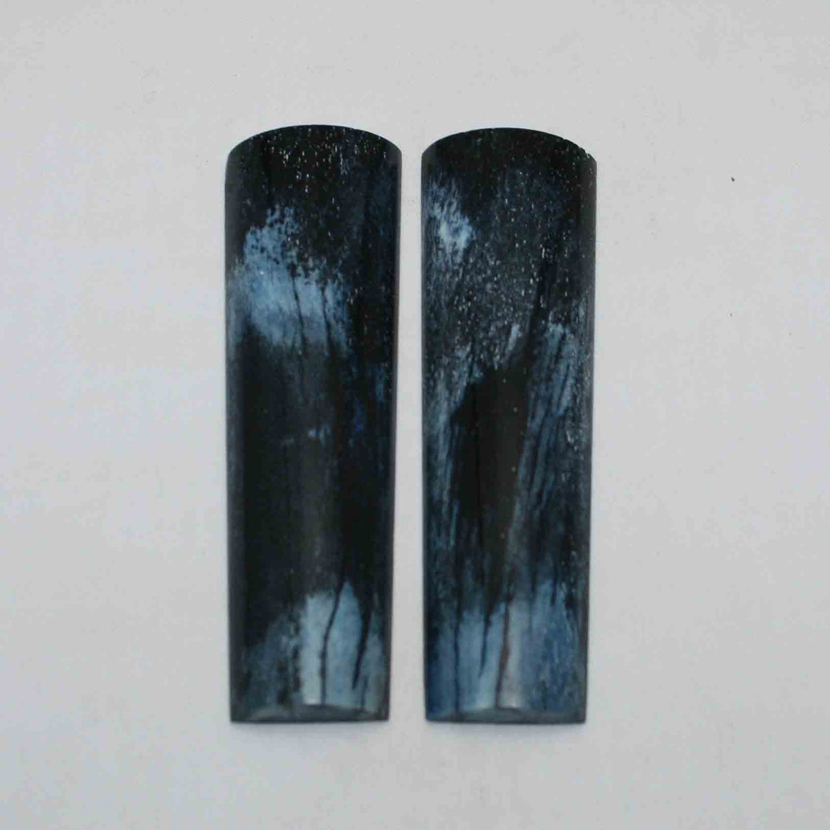 NB104JS82 Giraffe Bone Scales