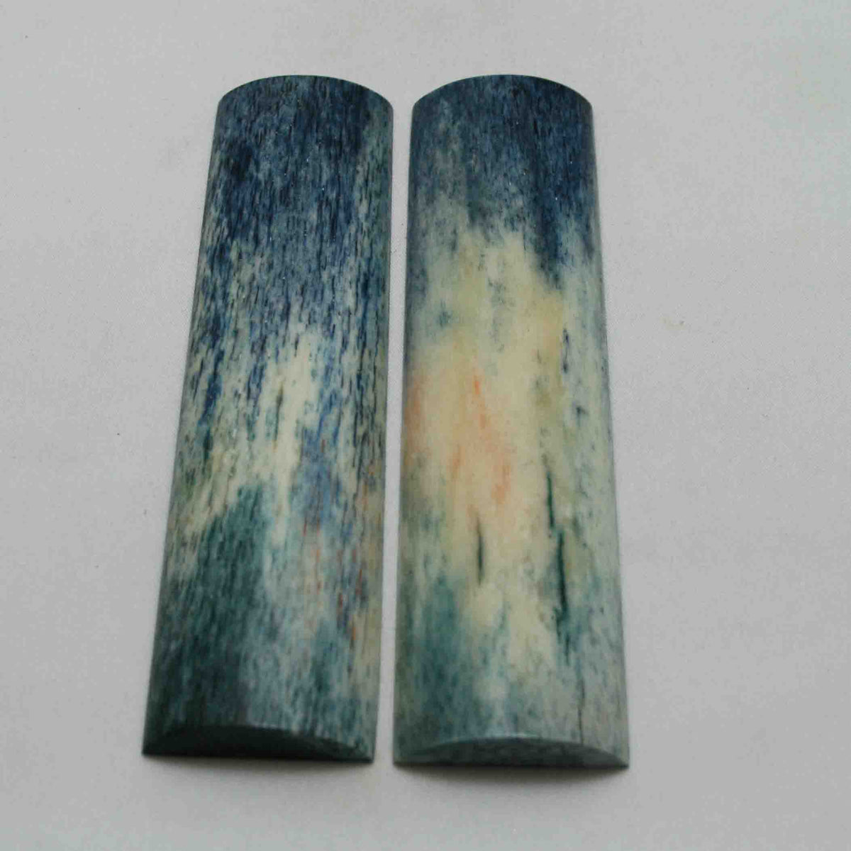 NB104MAN113 Giraffe Bone Scales