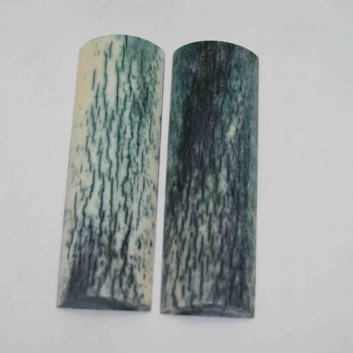 NB104MAN119 Giraffe Bone Scales