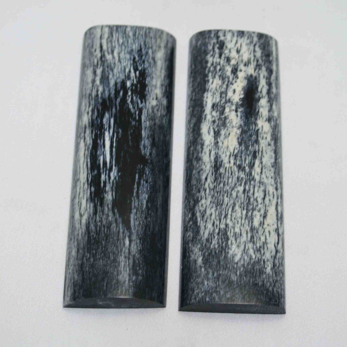 NB104MAN127 Giraffe Bone Scales