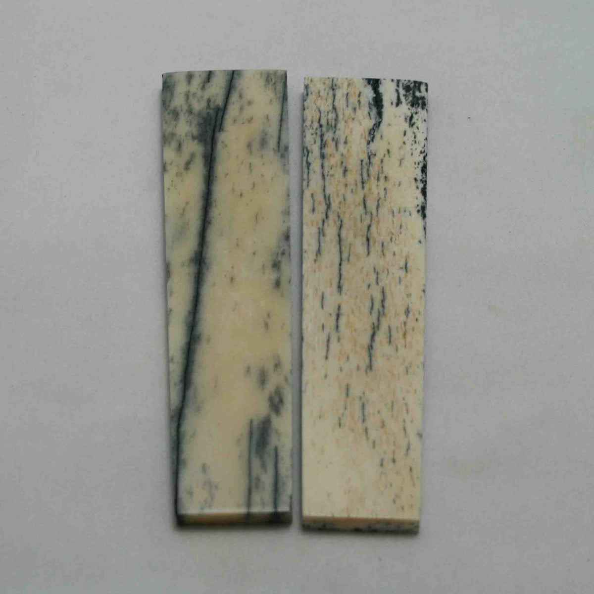 NB104MAN12 Giraffe Bone Scales