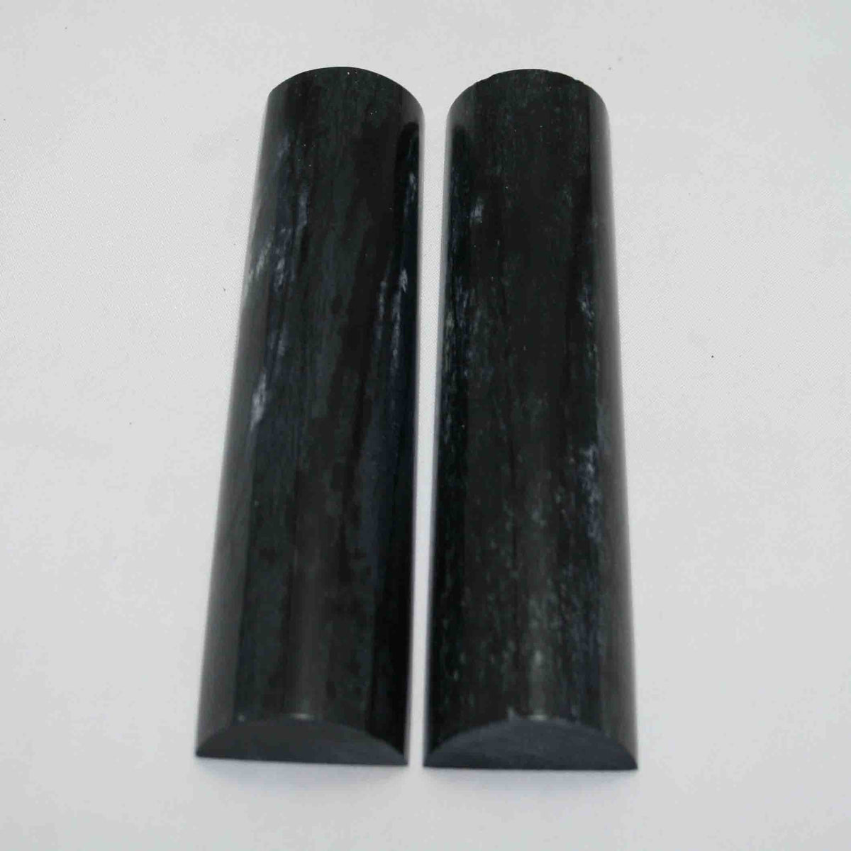 NB104MAN130 Giraffe Bone Scales