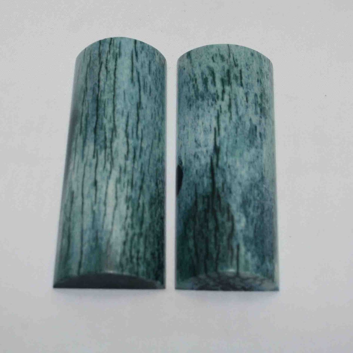 NB104MAN142 Giraffe Bone Scales