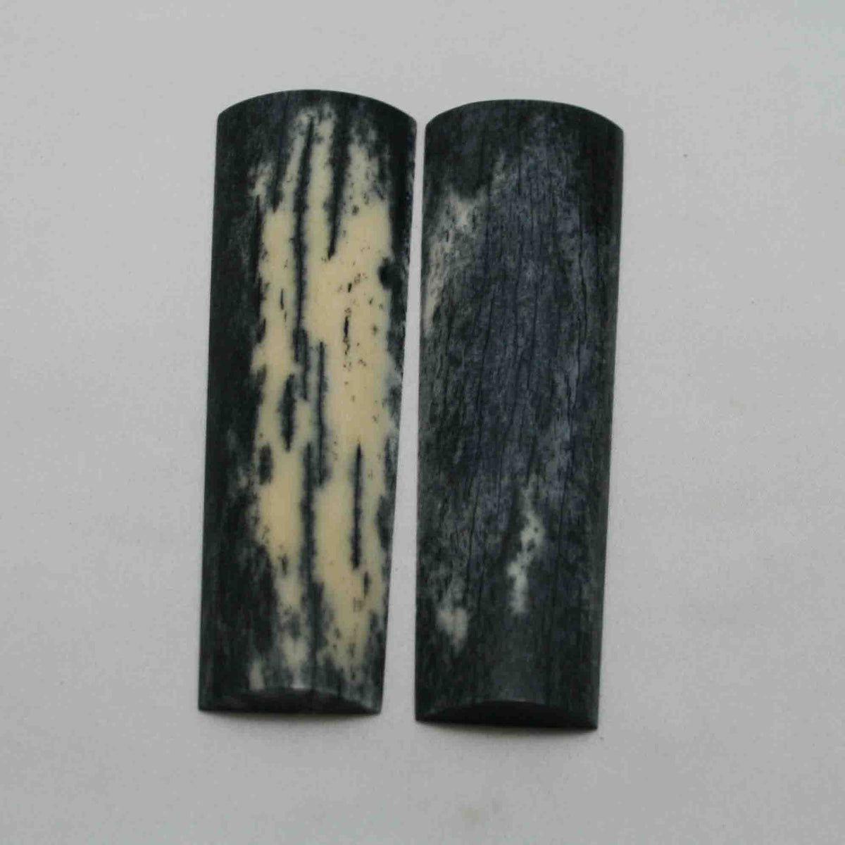 NB104MAN15 Giraffe Bone Scales