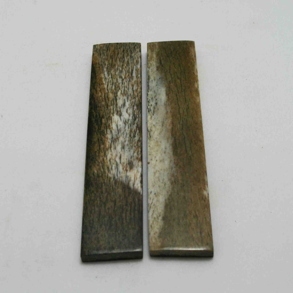 NB104MAN166 Giraffe Bone Scales