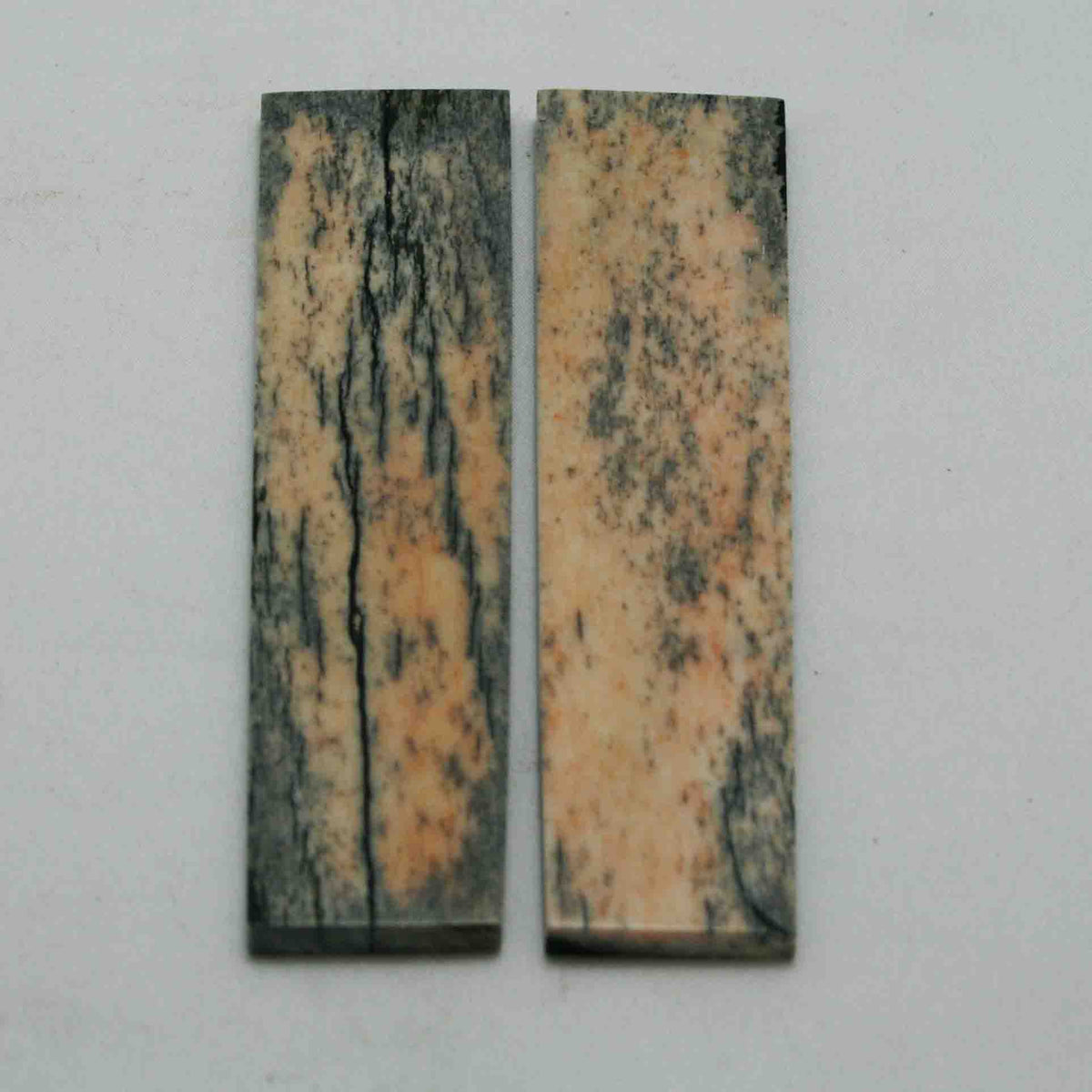 NB104MAN176 Giraffe Bone Scales