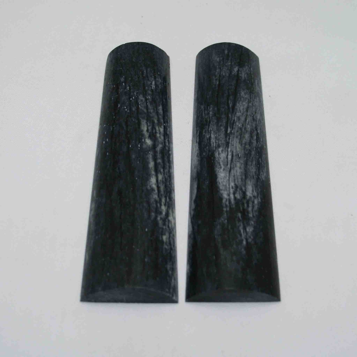 NB104MAN17 Giraffe Bone Scales