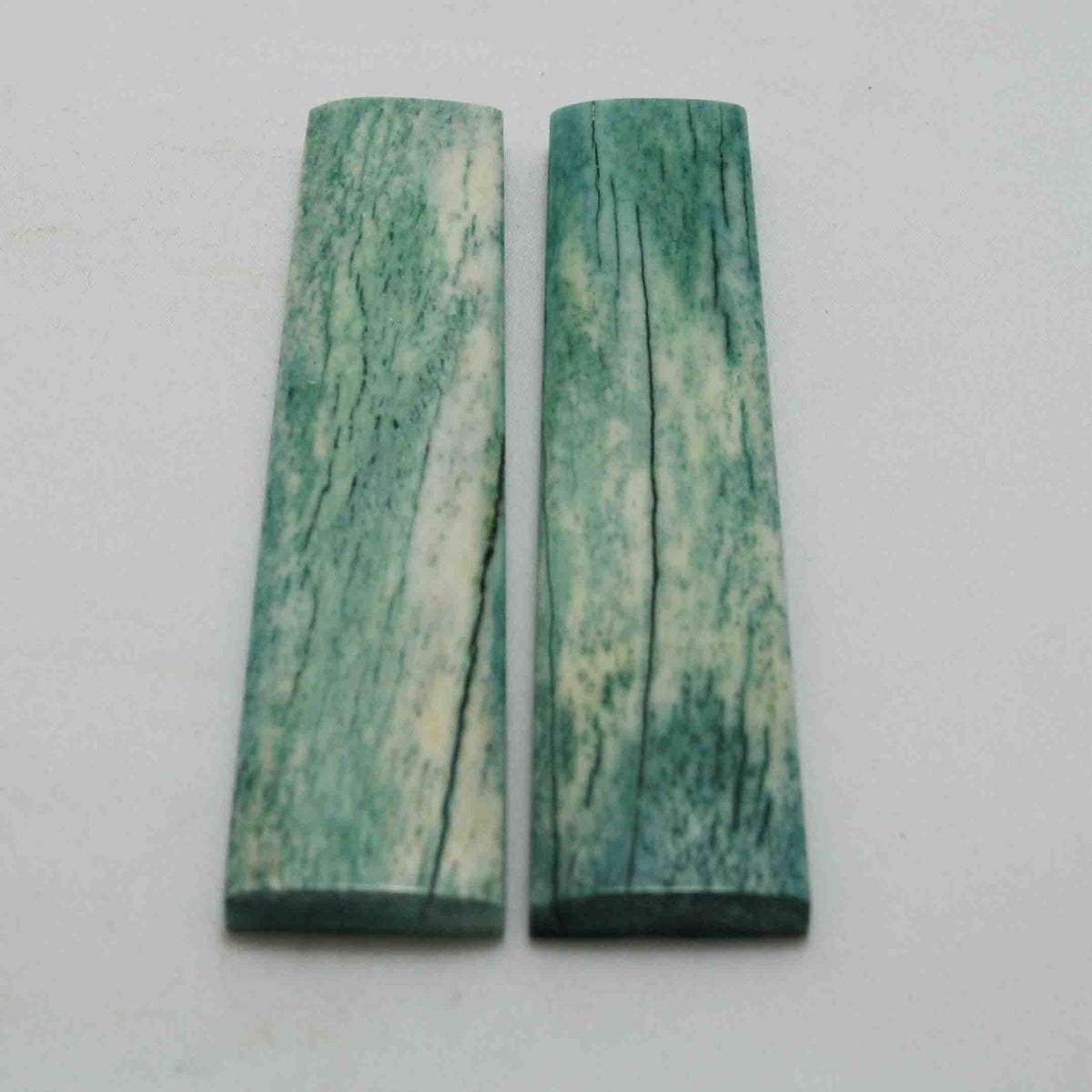 NB104MAN194 Giraffe Bone Scales