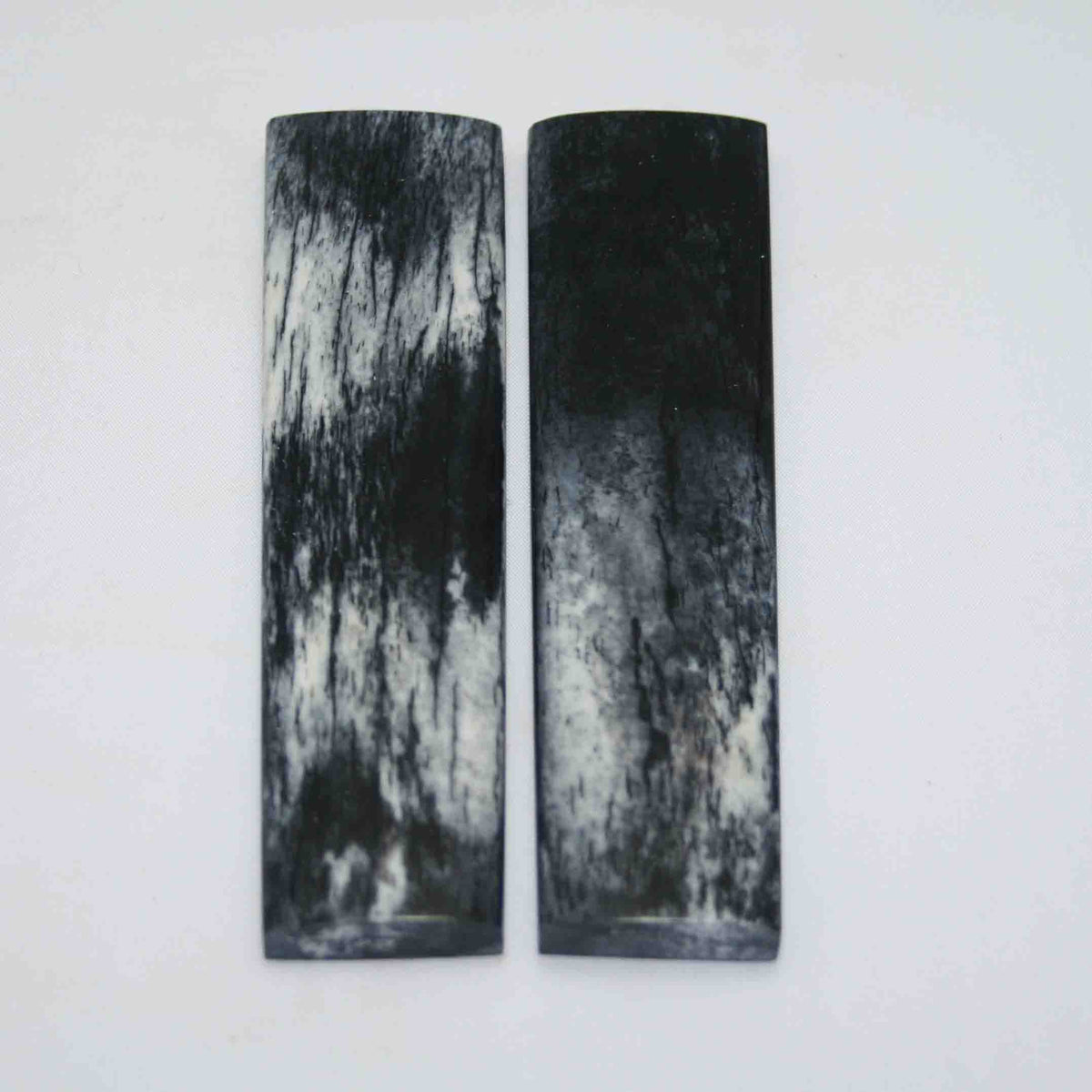 NB104MAN195 Giraffe Bone Scales