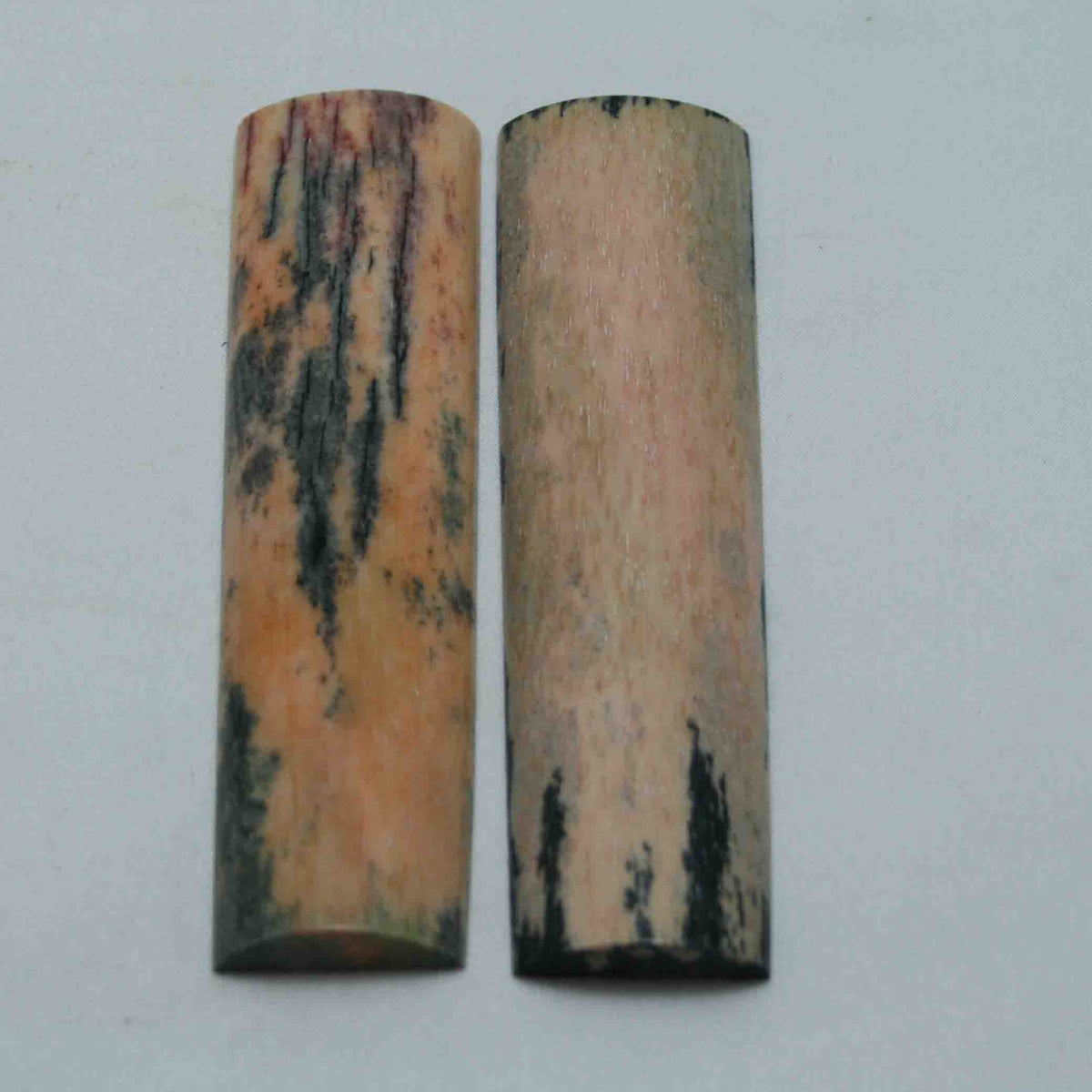 NB104MAN223 Giraffe Bone Scales