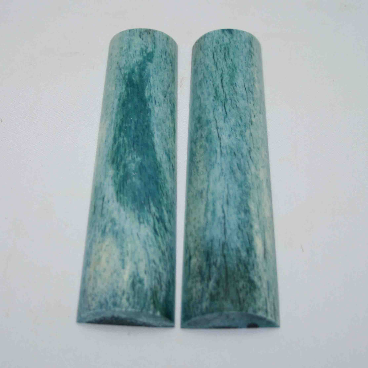 NB104MAN224 Giraffe Bone Scales