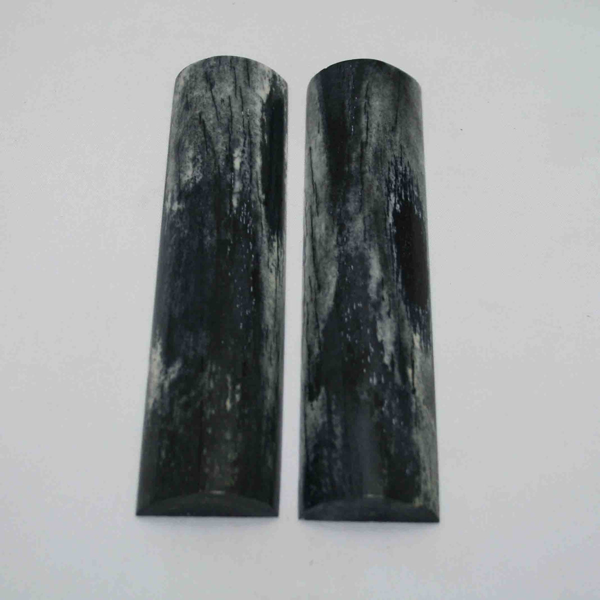 NB104MAN24 Giraffe Bone Scales