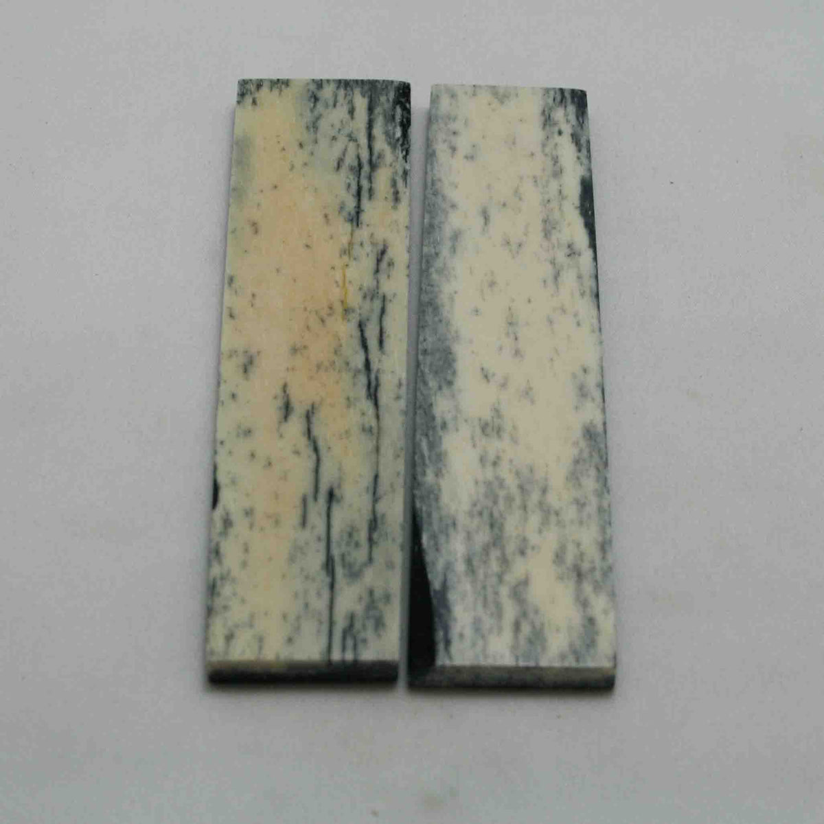 NB104MAN33 Giraffe Bone Scales